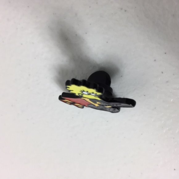 Lisa Simpson Saxophone Pin Lapel Cartoon 90s - Picture 3 of 7